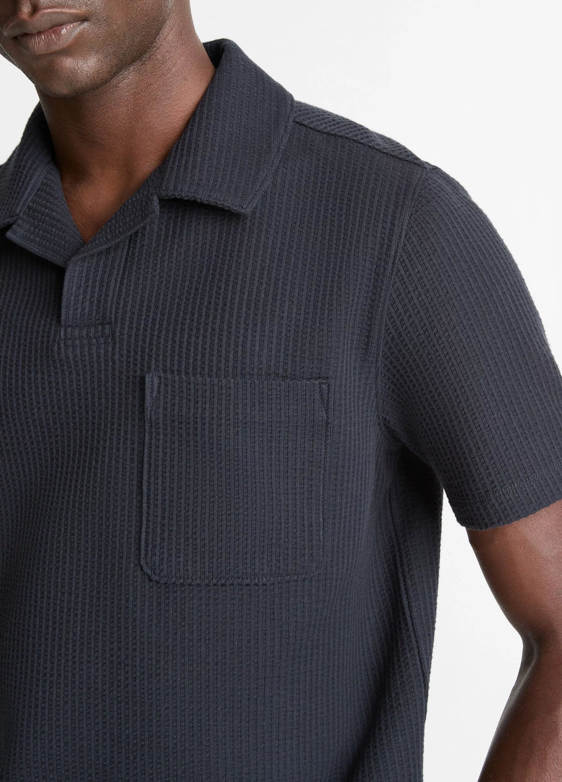 Vince Men’s Seersucker-Knit Stretch-Cotton Short-Sleeve Johnny-Collar Shirt