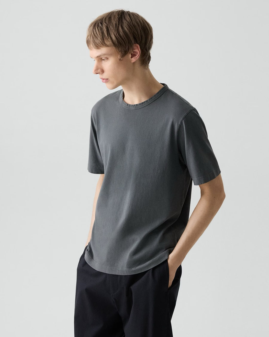 Theory Men’s Crewneck Tee in Tinted Tee - Tinted Carbon